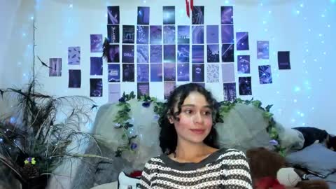 Snapshot of hesttia_ chatting on January 10, 8:43 pm hesttia_ online show from January 10, 8:43 pm