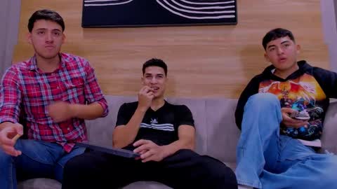 heteros men online show from December 17, 1:50 pm