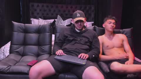 heteros men online show from April 18, 8:42 pm