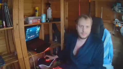 Snapshot of hharveyden chatting on February 26, 9:41 am H Dawg online show from February 26, 9:41 am