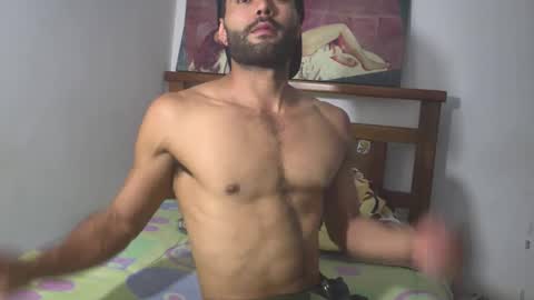 Snapshot of hideonbush051 chatting on December 16, 2:38 am hideonbush online show from December 16, 2:38 am