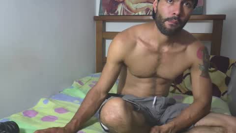 Snapshot of hideonbush051 chatting on December 18, 3:45 am hideonbush online show from December 18, 3:45 am