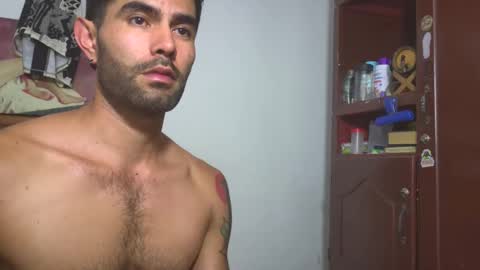 Snapshot of hideonbush051 chatting on January 9, 2:58 am hideonbush online show from January 9, 2:58 am