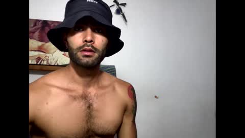 Snapshot of hideonbush051 chatting on January 9, 7:59 pm hideonbush online show from January 9, 7:59 pm