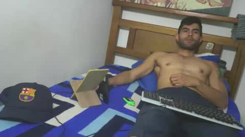 Snapshot of hideonbush051 chatting on January 31, 8:29 pm hideonbush online show from January 31, 8:29 pm