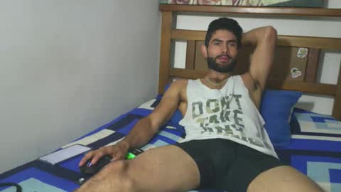 Snapshot of hideonbush051 chatting on February 17, 12:23 pm hideonbush online show from February 17, 12:23 pm