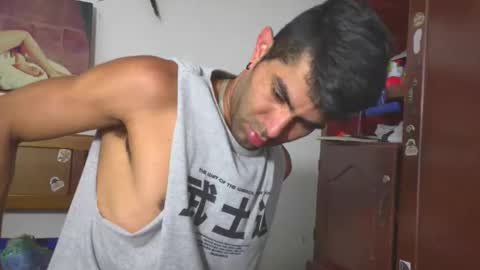 Snapshot of hideonbush051 chatting on February 25, 11:20 am hideonbush online show from February 25, 11:20 am