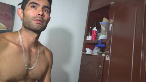 Snapshot of hideonbush051 chatting on February 27, 2:50 pm hideonbush online show from February 27, 2:50 pm