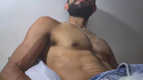 Snapshot of hideonbush051 chatting on April 11, 3:05 pm hideonbush online show from April 11, 3:05 pm