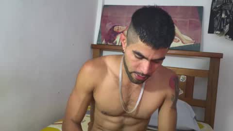 Snapshot of hideonbush051 chatting on April 12, 4:34 pm hideonbush online show from April 12, 4:34 pm