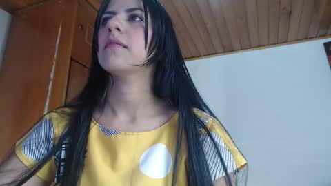 hilaril18 online show from September 22, 6:32 pm