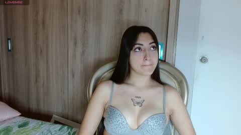 Snapshot of hilary__thompson chatting on December 11, 2:00 pm hilary thompson online show from December 11, 2:00 pm