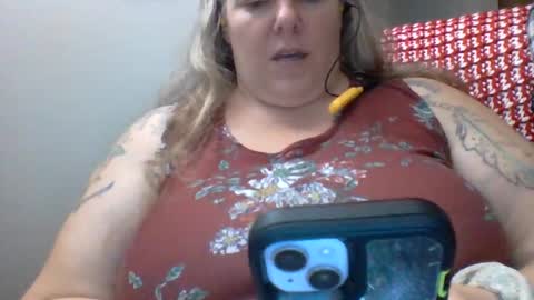 hippysnewhere online show from June 7, 12:15 am