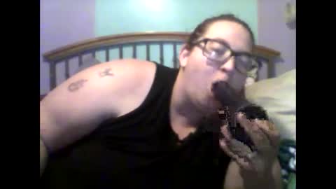 Snapshot of hisandhers428 chatting on May 25, 9:43 pm Hisandhers428 online show from May 25, 9:43 pm