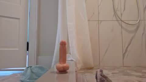 Snapshot of hockeyjock17 chatting on May 11, 2:45 pm hockeyjock17 online show from May 11, 2:45 pm