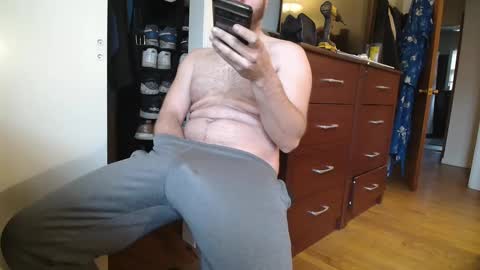 Snapshot of hockeyplayer206850 chatting on December 10, 3:55 pm Hockey Player online show from December 10, 3:55 pm