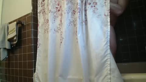 Snapshot of hockeyplayer206850 chatting on January 17, 3:53 pm Hockey Player online show from January 17, 3:53 pm