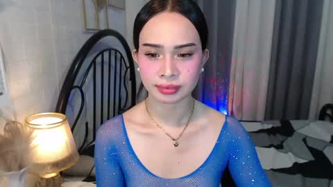 Snapshot of hoelymolly chatting on May 15, 10:50 pm hoelymolly online show from May 15, 10:50 pm