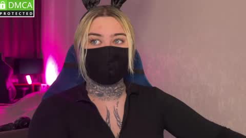 Snapshot of hoffmanite chatting on April 1, 9:21 am hoffmanite online show from April 1, 9:21 am