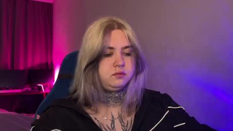 Snapshot of hoffmanite chatting on April 5, 2:09 am hoffmanite online show from April 5, 2:09 am