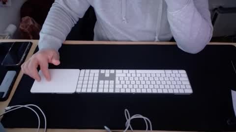 hohegger online show from October 6, 9:29 am