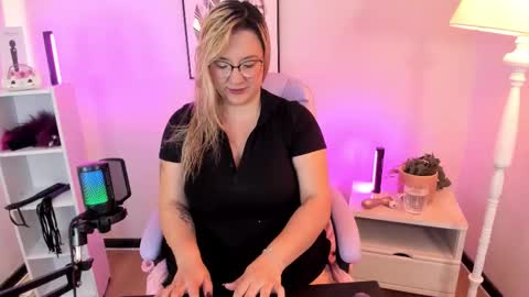 Hollie online show from March 14, 12:21 pm