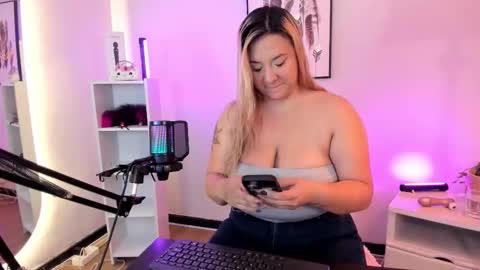 Hollie online show from March 16, 11:58 am