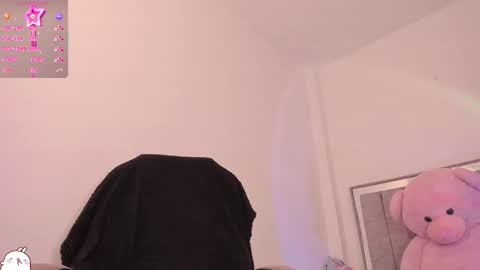 Snapshot of holly_16 chatting on December 18, 6:58 pm holly_16 online show from December 18, 6:58 pm