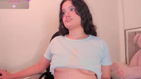 Snapshot of holly_16 chatting on February 22, 10:08 pm holly_16 online show from February 22, 10:08 pm