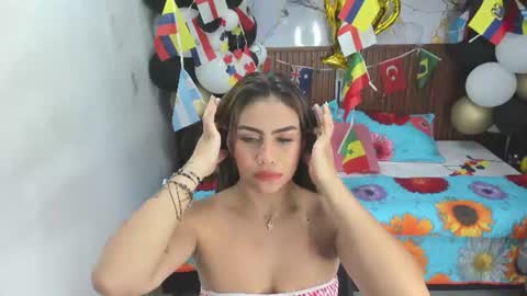 Snapshot of holly_22 chatting on June 27, 12:55 pm Holly 22 online show from June 27, 12:55 pm