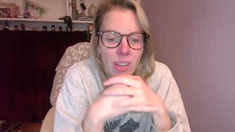 holly_bourbon online show from November 21, 2:43 am