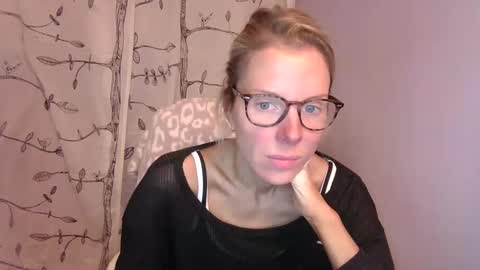 holly_bourbon online show from December 2, 2:28 am