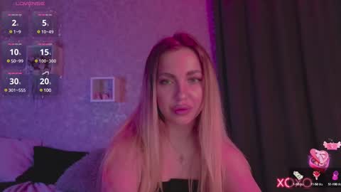 holly_molly8 online show from February 12, 11:41 pm