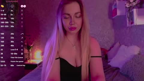 holly_molly8 online show from March 7, 6:00 pm