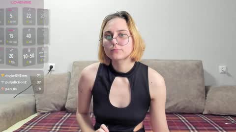 Snapshot of holly_pollyy chatting on January 15, 11:43 am Polly online show from January 15, 11:43 am