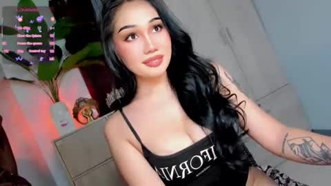 Snapshot of holly_preciousxx chatting on May 10, 8:19 am Hi Im Precious online show from May 10, 8:19 am
