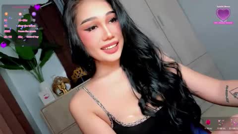 Snapshot of holly_preciousxx chatting on May 25, 11:33 pm Hi Im Precious online show from May 25, 11:33 pm