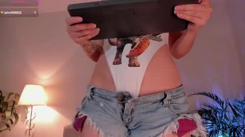 holly    online show from April 14, 3:12 am