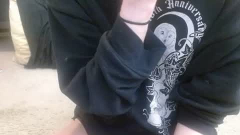 Holly Hawkes online show from July 1, 9:36 pm