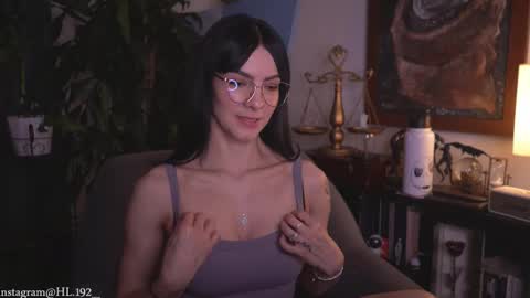 Holly Linder online show from February 26, 1:48 am