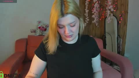 Snapshot of hollyray_ chatting on April 7, 1:39 am Holly online show from April 7, 1:39 am