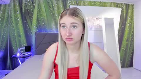 HollyTaillor online show from July 19, 5:33 am