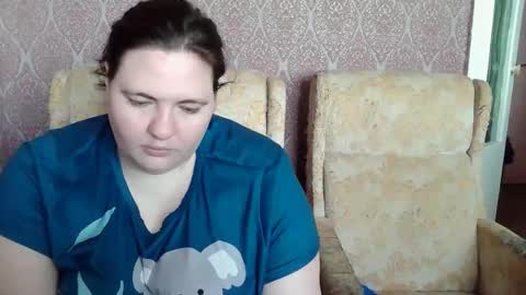 HollyXEva online show from April 15, 6:53 am