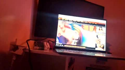 holtsteelxx6 online show from April 30, 5:47 am