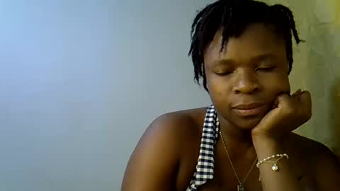 Snapshot of holy_ebony chatting on June 15, 3:31 am holy_ebony online show from June 15, 3:31 am