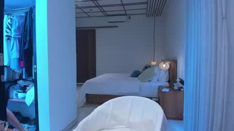 Kira Purrr online show from August 8, 1:52 am