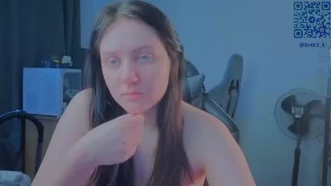 Snapshot of holy_kveta chatting on July 2, 2:22 am Kviki online show from July 2, 2:22 am