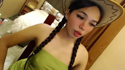 holy_molly1 online show from May 24, 3:00 am