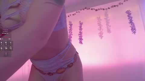 honeeeey_ online show from July 10, 10:34 pm