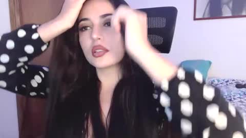 Honey Aynu online show from October 14, 6:20 pm